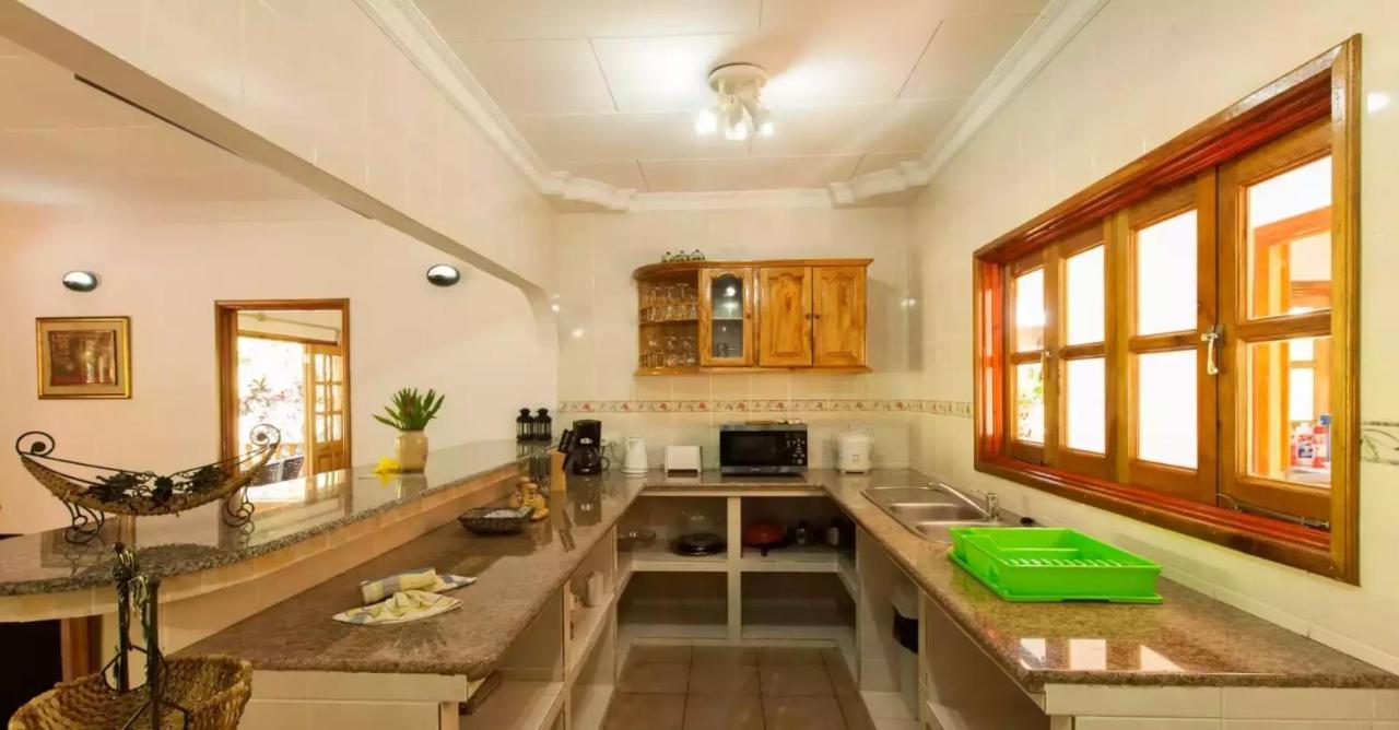 Casa De Leela Self Catering Guest House La Digue Bagian luar foto