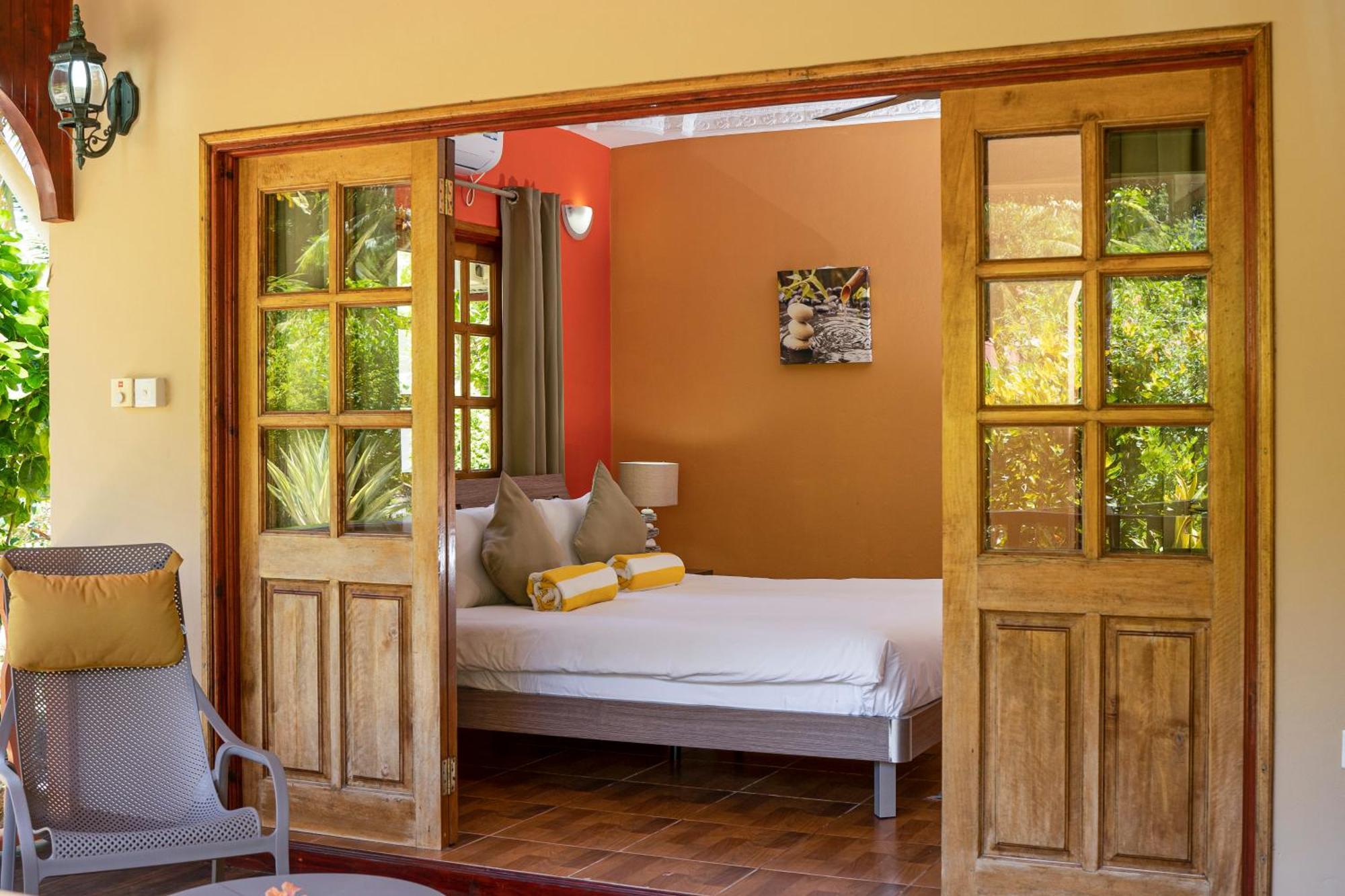 Casa De Leela Self Catering Guest House La Digue Bagian luar foto